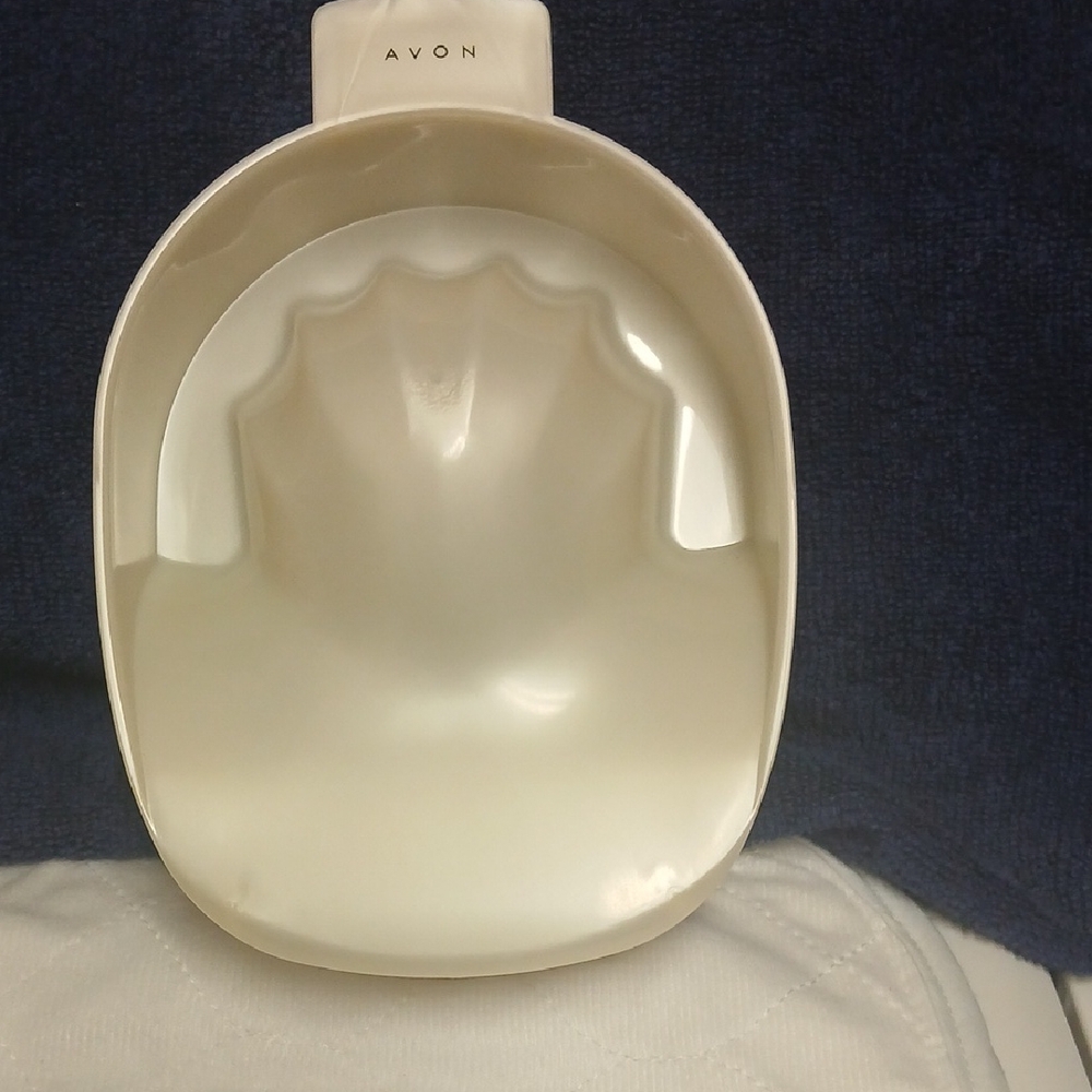 Avon Cream Nail/Cuticle Soaking Tray NWOT